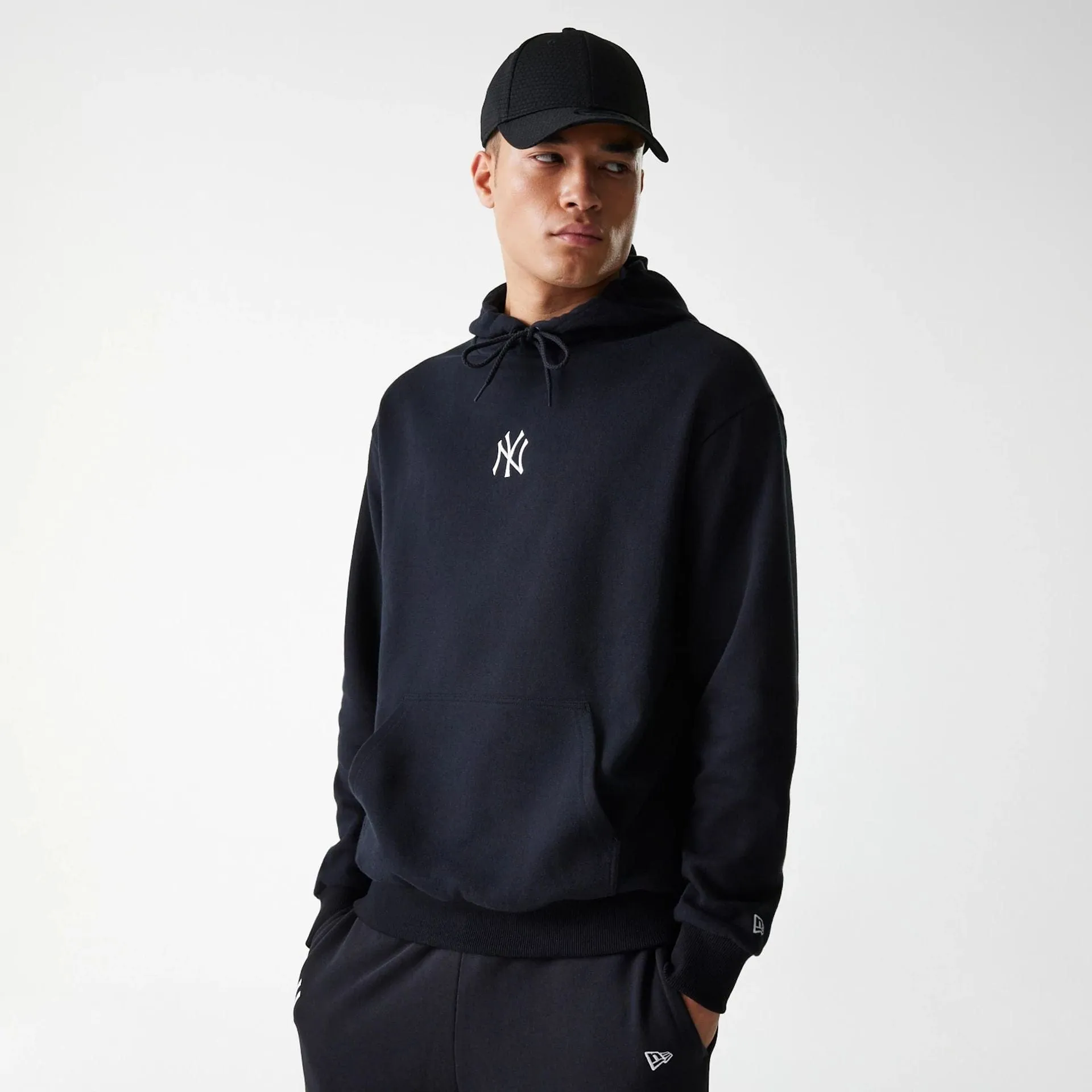 New Era Sweatshirts und Hoodies New York Yankees MLB League Essential Midi French Terry Schwarz Übergroßer Pullover Hoodie