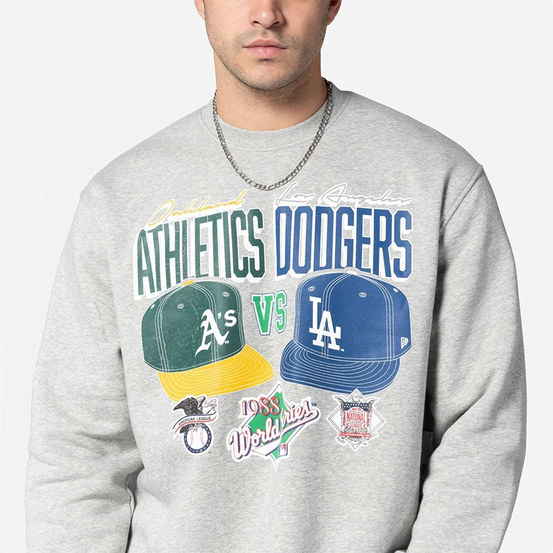 New Era Sweatshirts und Hoodies Oakland Athletics VS LA Dodgers MLB Duelle Logos Sport Klassisches Graues Crewneck Sweater