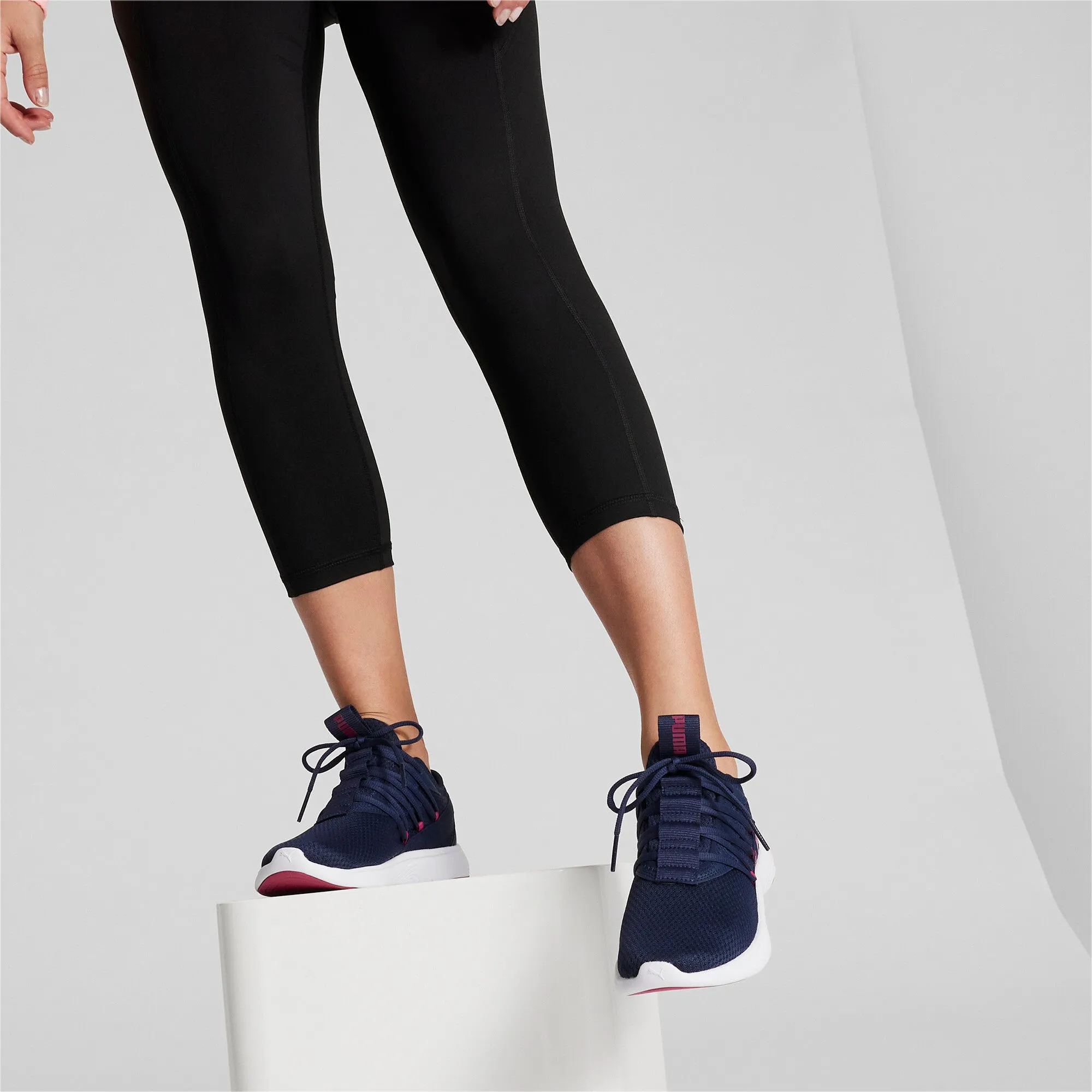 PUMA Damen Star Vital Outline Laufschuhe