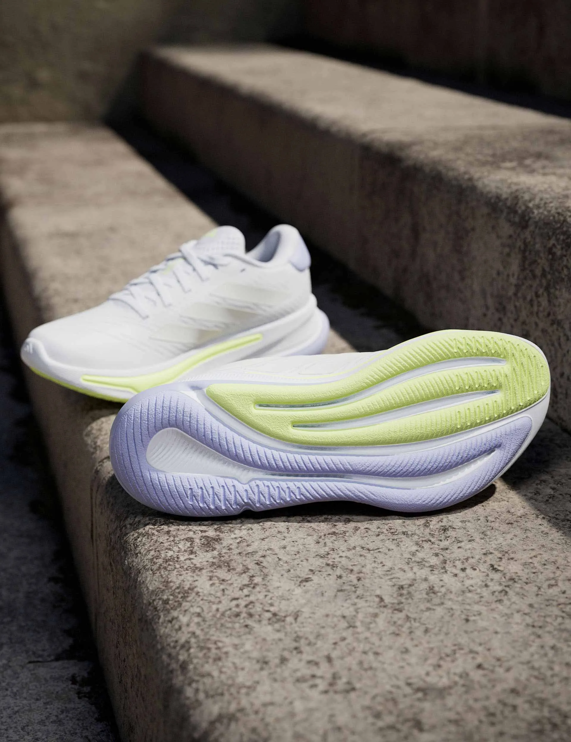 Supernova Ease Schuhe - Wolkenweiß/Zero Metallic/Violettton