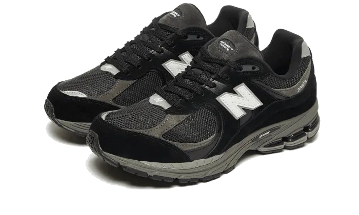 2002R Schwarz Dunkelgrau Weiß JD Sports Exklusiv
