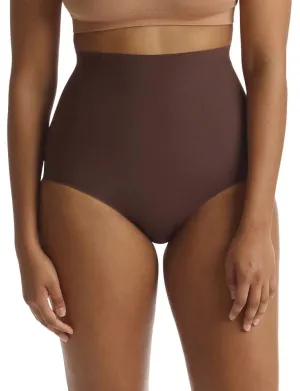 Hochtaillierte Form-Briefs in Mocca