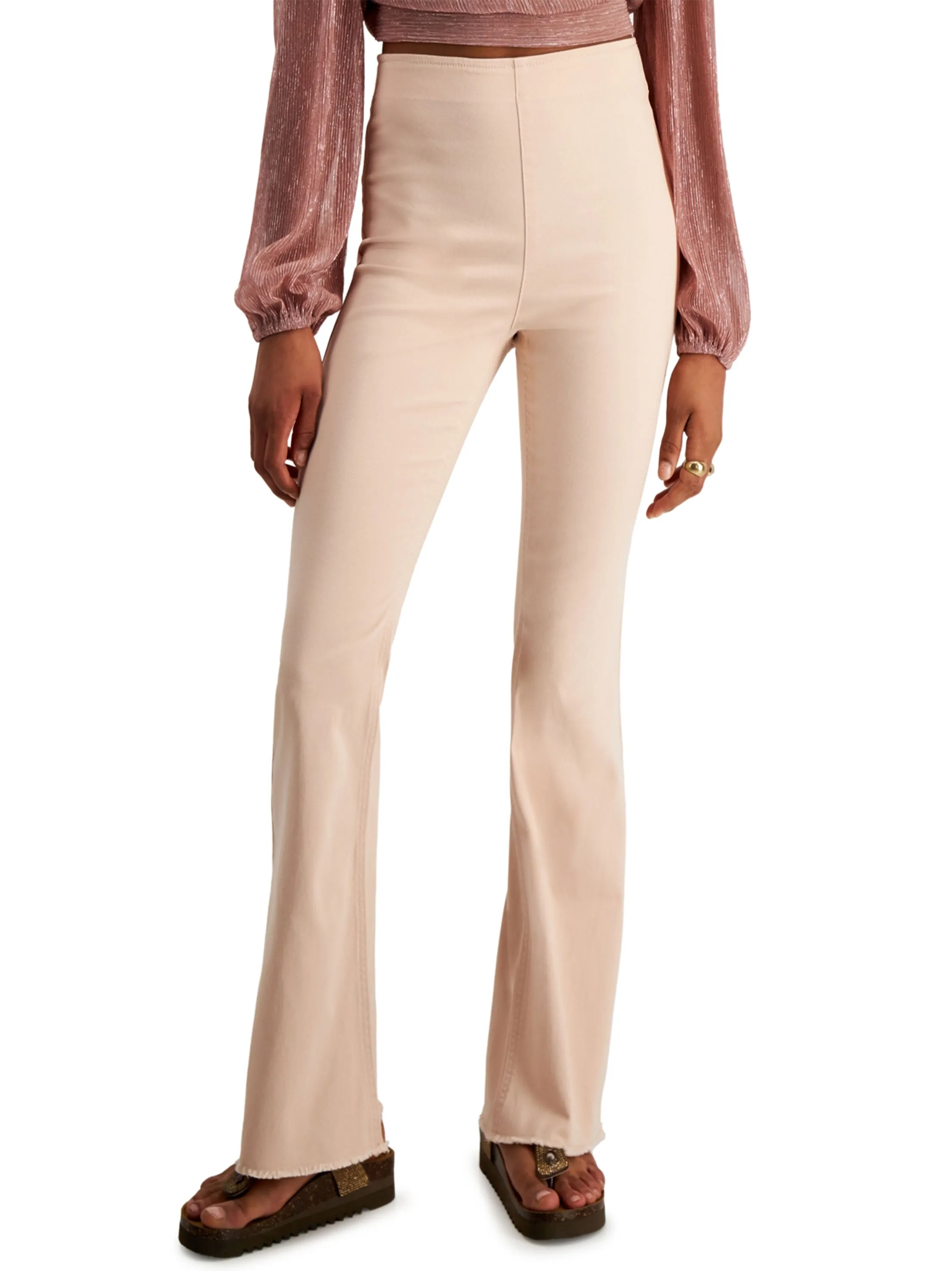 Damenhose mit ausgefranstem Saum und Schlagbein, Hellrosa