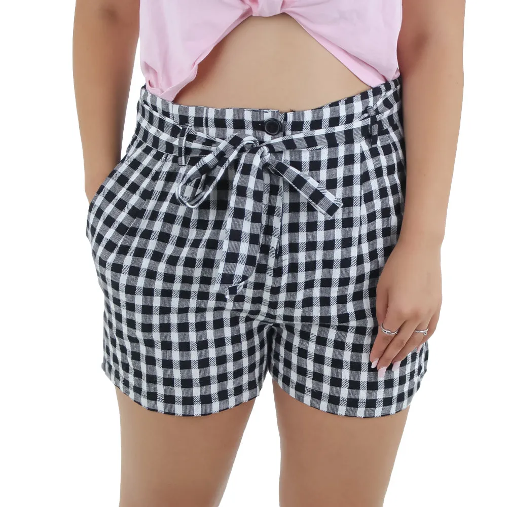 Damen-Kurzshorts mit Bindegürtel im Karo-Muster, Schwarz/Weiß